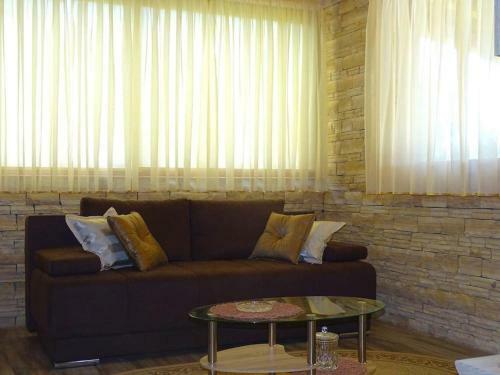 Villa-rossa-mit-pool-fuer-8-personen