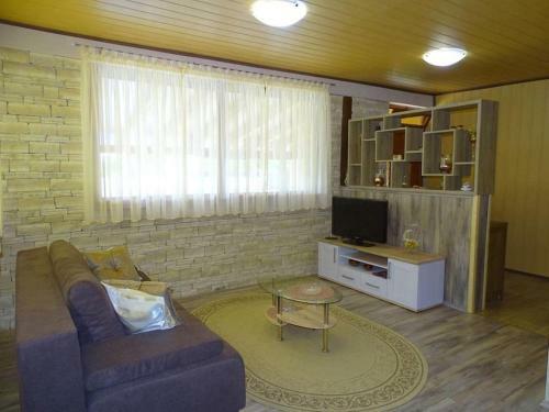 Villa-rossa-mit-pool-fuer-8-personen