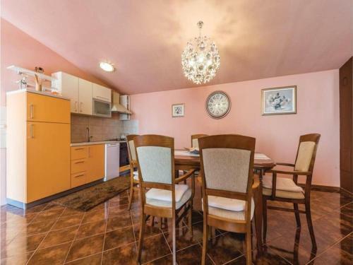 Villa-rossa-mit-pool-fuer-8-personen