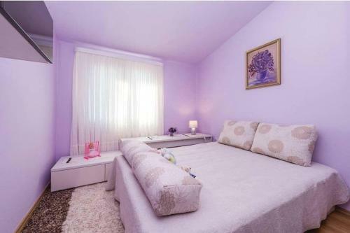 Villa-rossa-mit-pool-fuer-8-personen