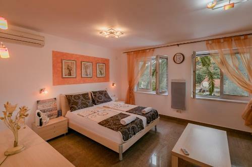 Palm Point Apartment