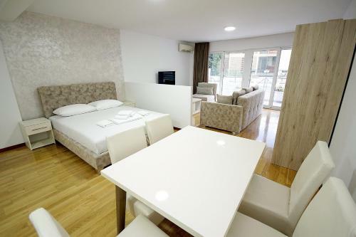 Holiday Apartments Petrovac