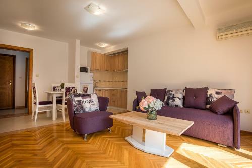 Summer Apartments In Petrovac