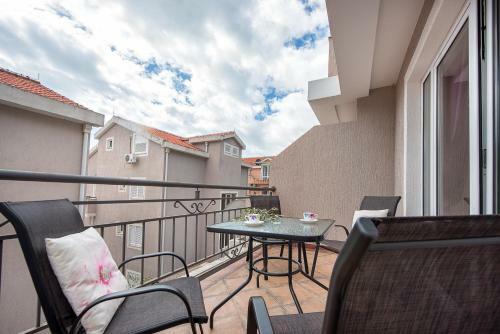 Summer Apartments In Petrovac