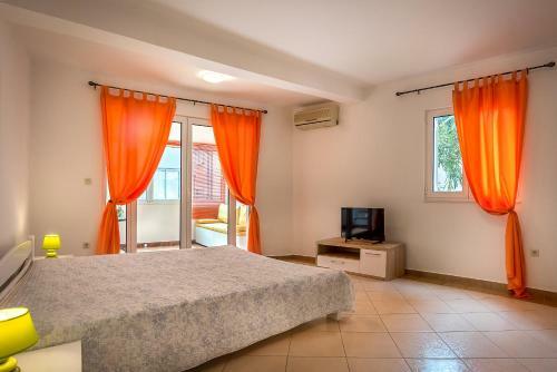 Summer Apartments In Petrovac