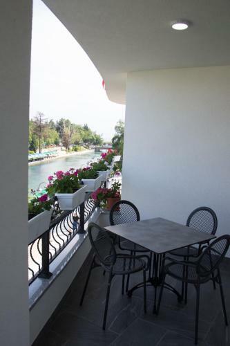 Seasons Hotel