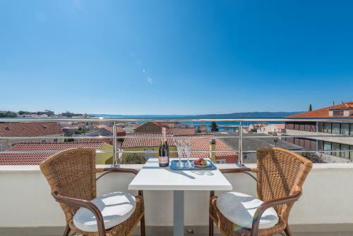 Bilin San Apartments