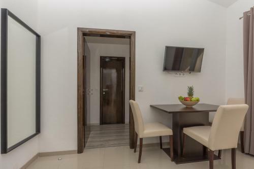 Bilin San Apartments