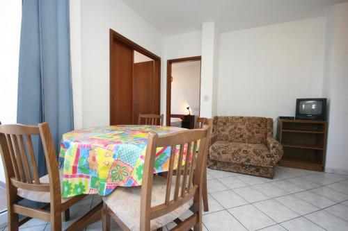 Apartments With A Parking Space Baska Voda, Makarska - 17331