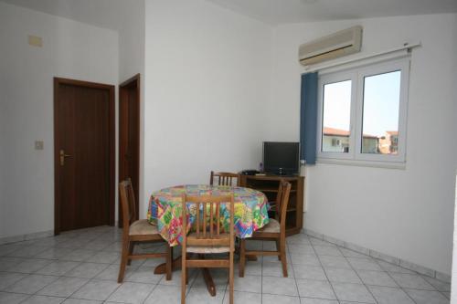 Apartments With A Parking Space Baska Voda, Makarska - 17331
