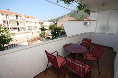 Apartments With A Parking Space Baska Voda, Makarska - 17331