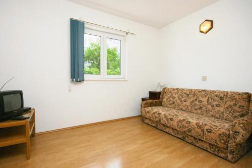 Apartments With A Parking Space Baska Voda, Makarska - 17331