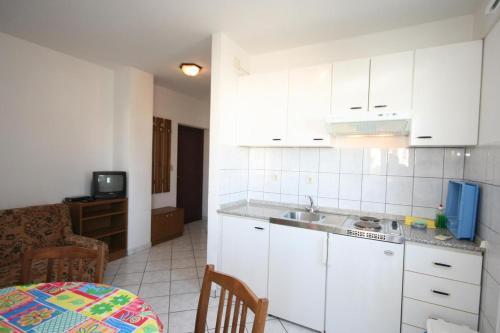 Apartments With A Parking Space Baska Voda, Makarska - 17331