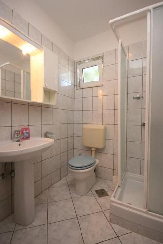 Apartments With A Parking Space Baska Voda, Makarska - 17331