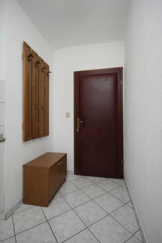 Apartments With A Parking Space Baska Voda, Makarska - 17331