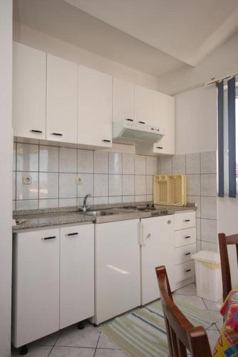 Apartments With A Parking Space Baska Voda, Makarska - 17331