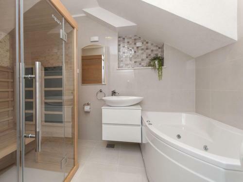 Luxury Seafront Morska Villa With Pool, Jacuzzi, Sauna Direct At The Beach