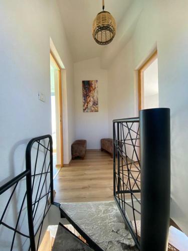 Villa 80 Kodra E Diellit