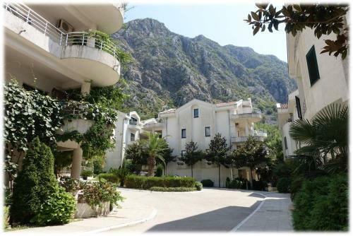 Roman Gardens Deluxe Apartments
