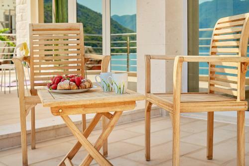 Boka Mia - Apartments With Pool, First Line