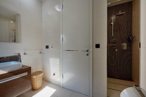 Boka Mia - Apartments With Pool, First Line