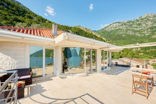 Boka Mia - Apartments With Pool, First Line
