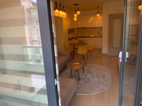 High End Apartments In Diamond Garden Building