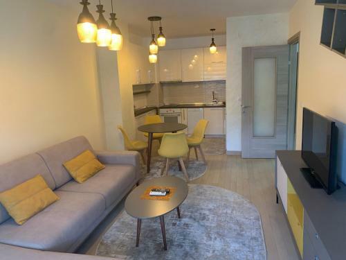 High End Apartments In Diamond Garden Building