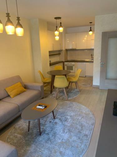 High End Apartments In Diamond Garden Building