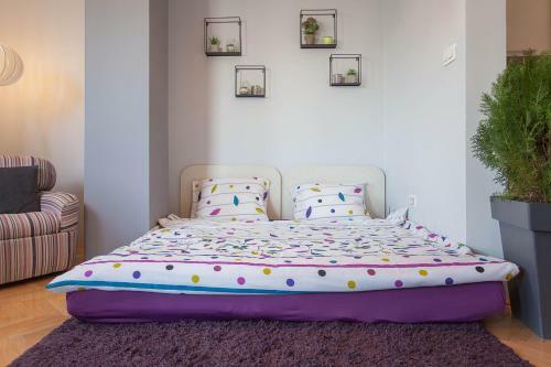 Violet Apartment