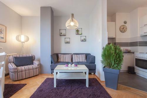 Violet Apartment