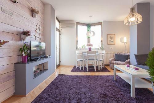 Violet Apartment