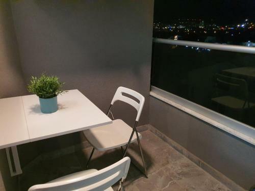 New, Modern & Luxury Apartment In The City