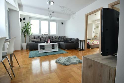 New, Modern & Luxury Apartment In The City