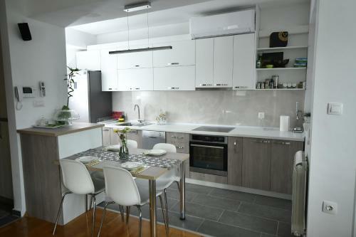 New, Modern & Luxury Apartment In The City
