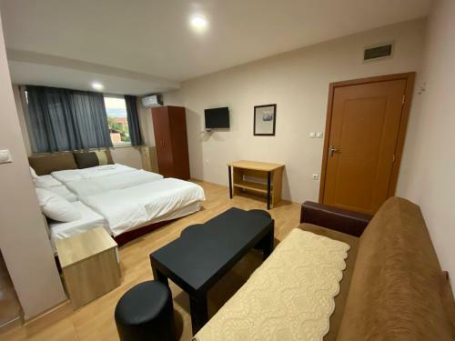 Hotel Fama