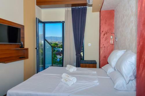 Hotel Story