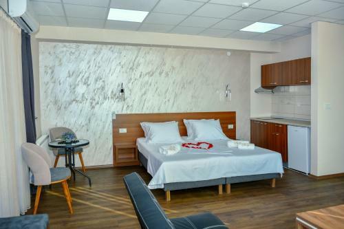 Hotel Story