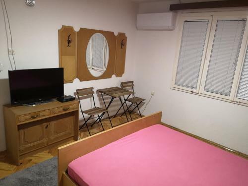 Hostal White Night