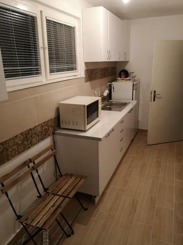 Hostal White Night