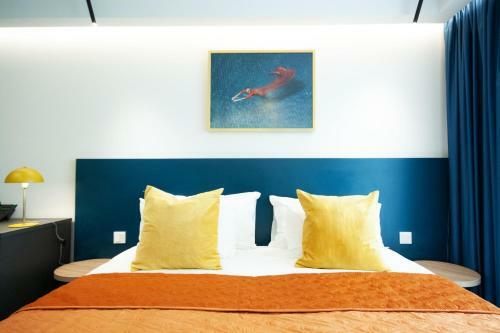 V Hotel