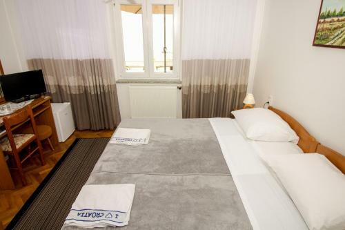 Hostal Rooms & Apartment Albina