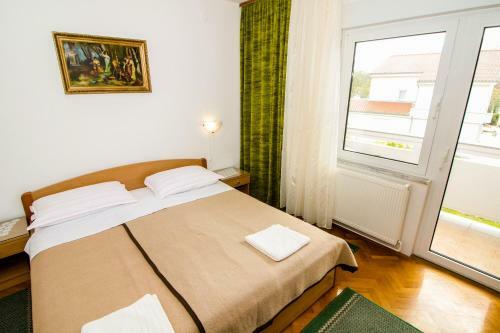 Hostal Rooms & Apartment Albina