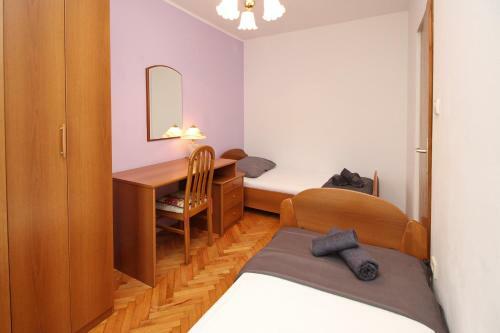 Hostal Apartments Alex