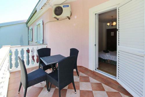 Hostal Apartments Alex