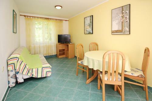 Hostal Apartments Alex