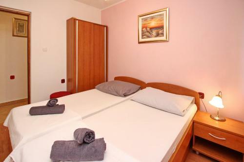 Hostal Apartments Alex