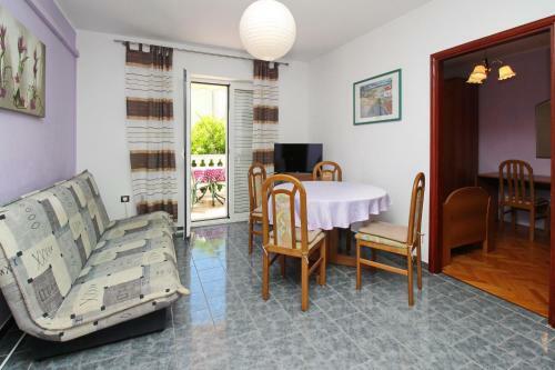 Hostal Apartments Alex