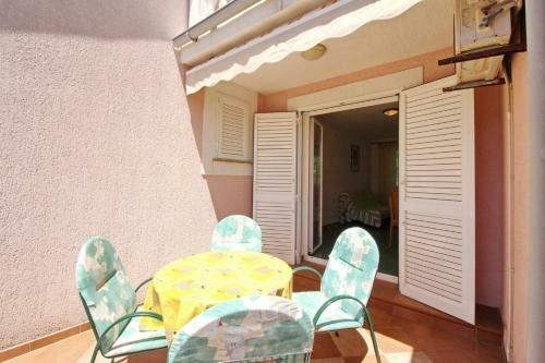 Hostal Apartments Alex