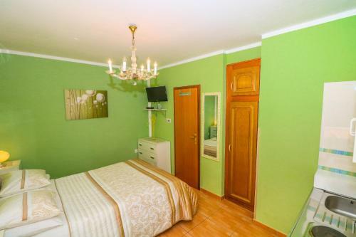 Apartments Lorena With Beautiful Garden